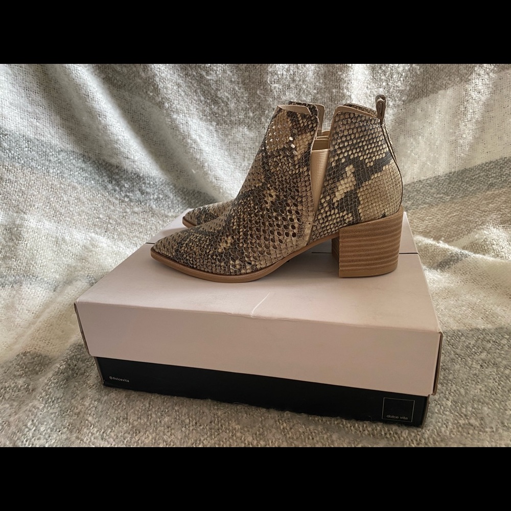 NEW Dolce Vita Booties size 6